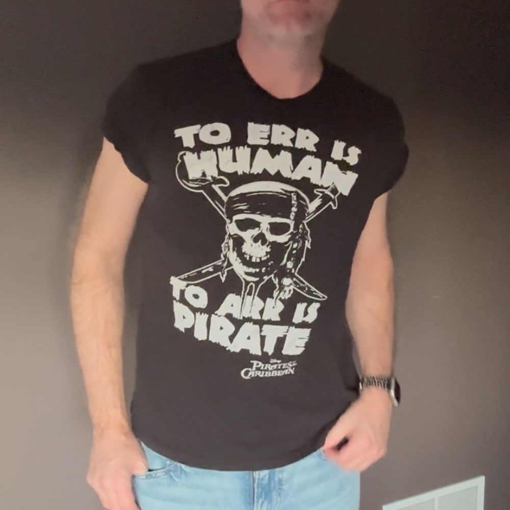 Mens vintage pirates of the Caribbean Graphic T-Shirt